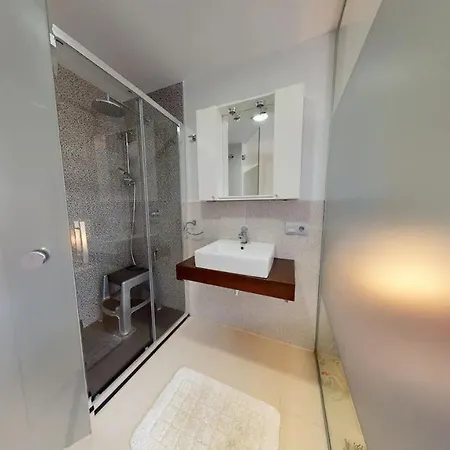 Erdgeschosswohnung In Punta Prima Торевьиа