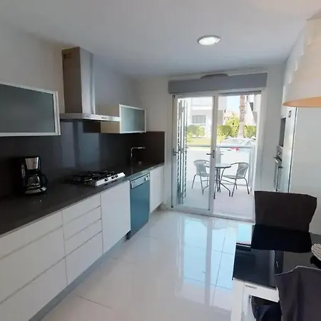 Erdgeschosswohnung In Punta Prima Apartment