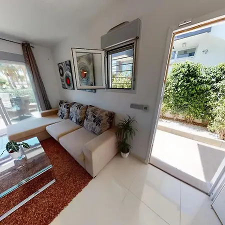 Erdgeschosswohnung In Punta Prima Διαμέρισμα Τορεβιέχα