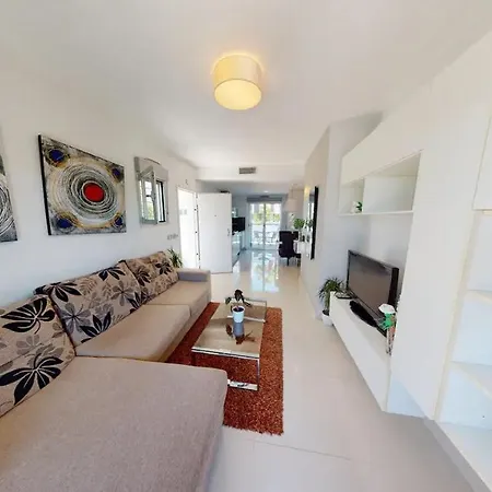 Erdgeschosswohnung In Punta Prima Διαμέρισμα